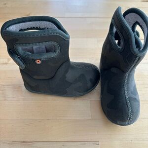 Bogs Green Rain and Snow Boots with Insulated Fabric and Rubber Sole